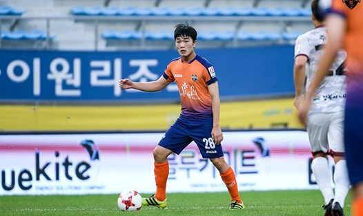 Xuân Trường đã có 2 trận được vào sân ở K.League Classic 2017. Ảnh: Gangwon FC.